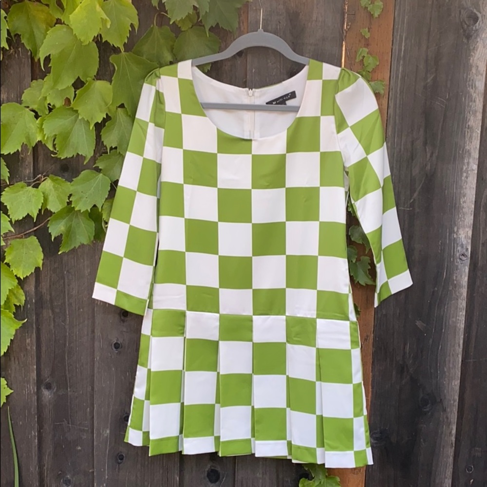 D182   green and white square retro style dress